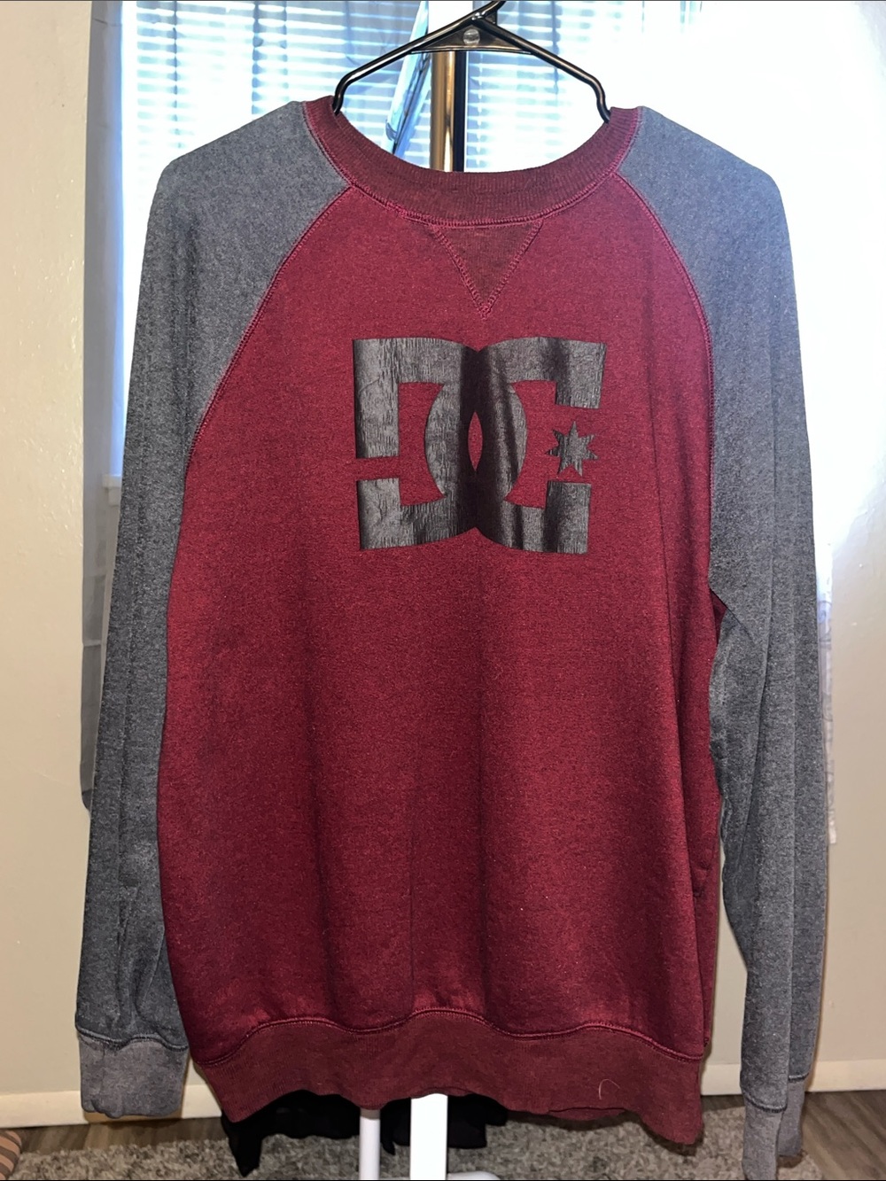 DC Men's Raglan Crewneck Sweater Sz L - Burgundy and Gray